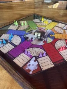 Juegos de mesa con temática de perros, ideal para diversión familiar y social.