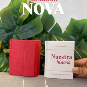 Minibook Nova con pasta de cuero y pasta rígida, ideal para recuerdos y notas.